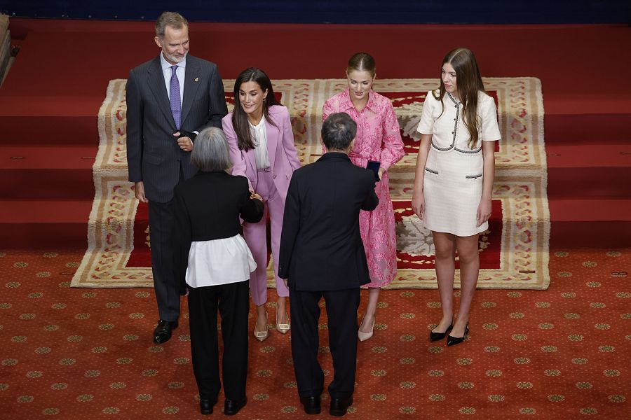 La familia real recibe al galardonado con el premio Príncesa de Asturias de las Letras, el escritor japonés Haruki Murakami