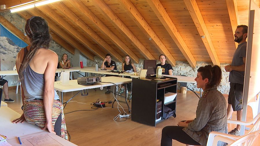 Los exalumnos Aitana Saiz y Álex Rubira explican su experiencia tras coger el relevo de una explotación de Lleida