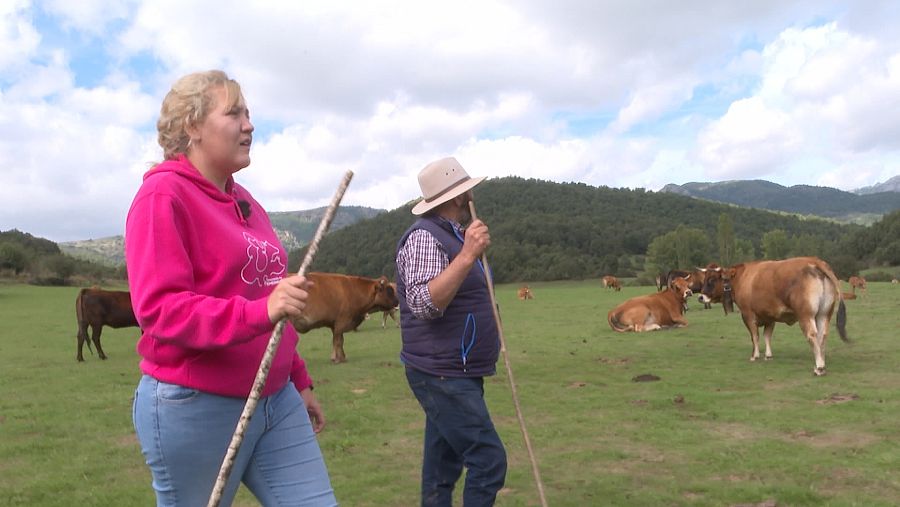Rosalía ha tomado el relevo a su padre, Raúl Fernández, propietario de la ganadería RF