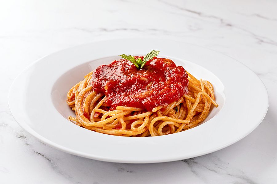 Spaghetti con tomate