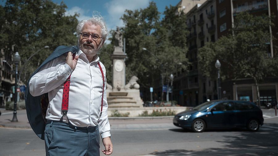 Li hauria agradat dedicar-se a la psicologia i sempre li ha interessat la cultura