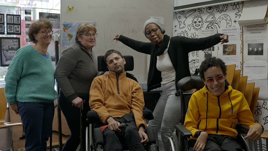 Jacqueline con cuatro modelos discapacitados