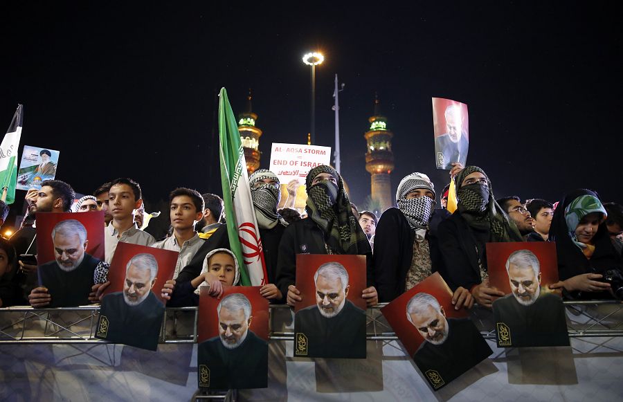 Manifestantes propalestinos en Irán con imágenes del general Soleimani, líder de la Fuerza Quds