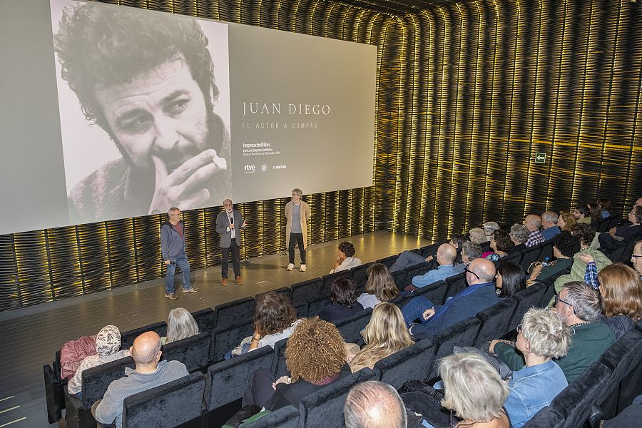 David Herranz y Ricardo Olmedo, autores del documental, con Marcos Hernández, director del programa