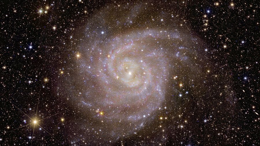 Una galaxia en forma de espiral llamada 