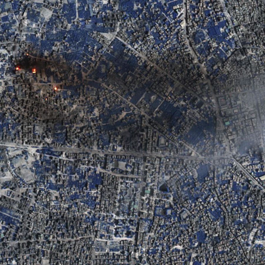 Fuegos en la ciudad de Gaza en imagen por satélite, el 7 de noviembre