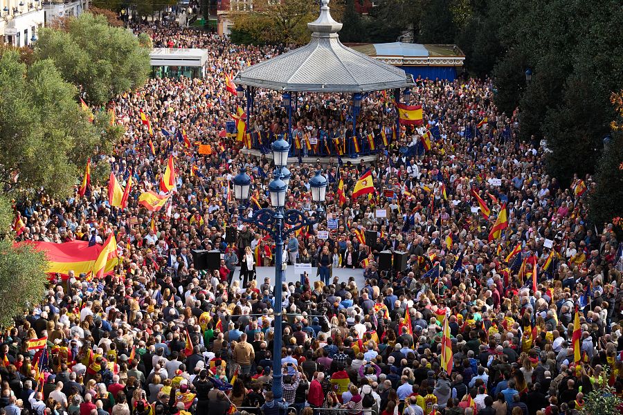 Miles de personas se concentran en Santander en contra de la amnistía