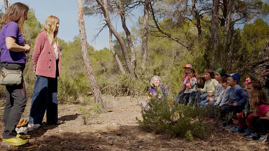 Planeta R - Martina Klein coneix la metodologia d'una escola bosc enmig del bosc