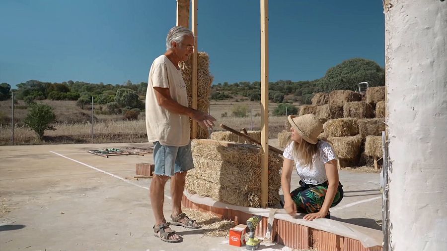 Construcción de una casa de paja