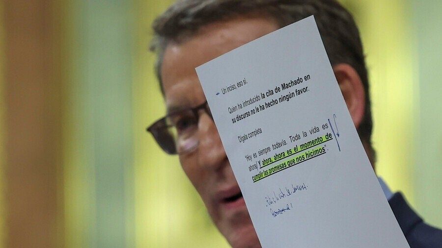 Investidura de Pedro Sánchez: Imagen del discurso de Feijóo con la cita que ha atribuido a Machado y que es de Ismael Serrano