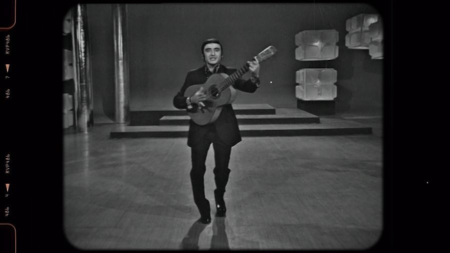 Peret, exponente de la rumba catalana, actuando en un programa de televisión en una imagen de archivo.