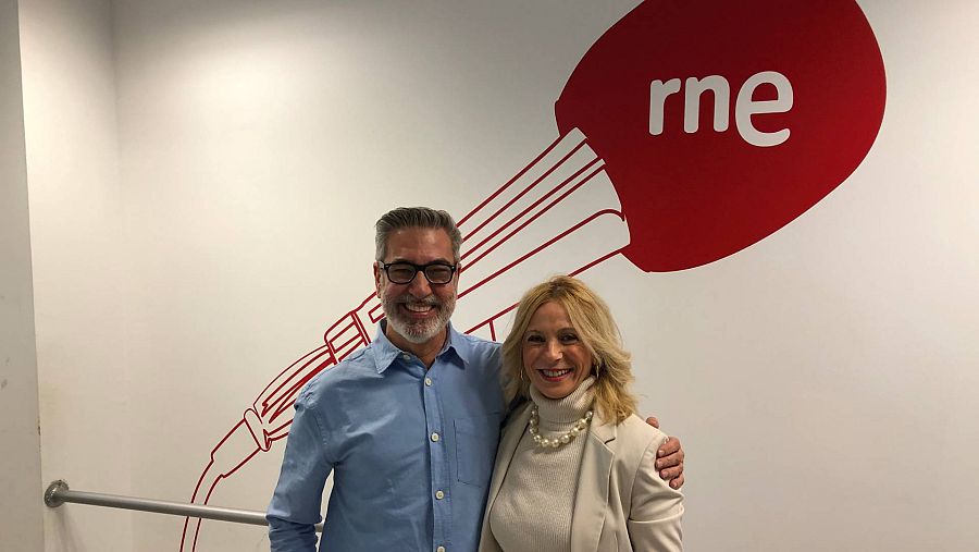 Arturo Martín y Concha Calleja posan en RNE