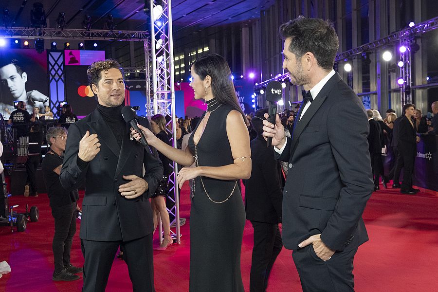 David Bisbal con Elena S. Sánchez y Carlos del Amor