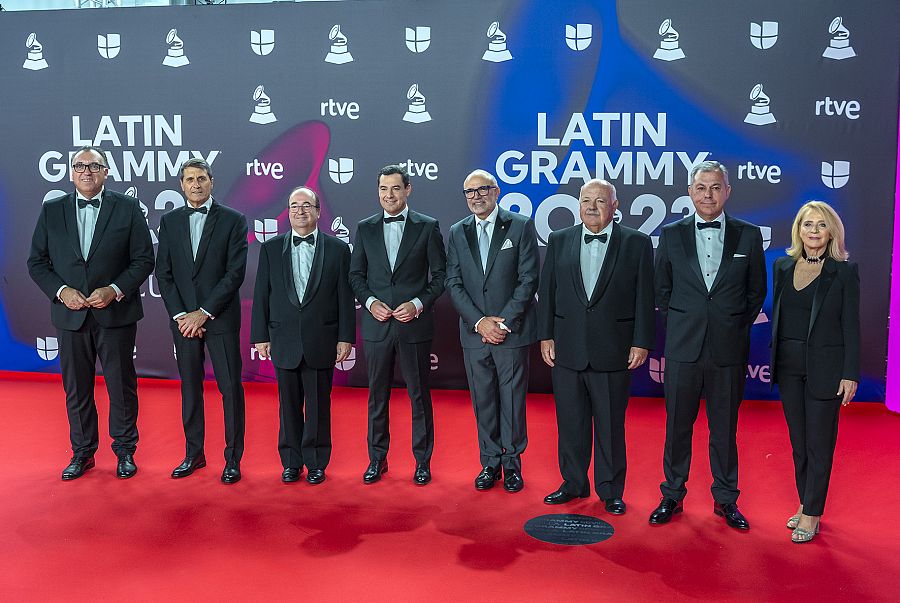 Foto de autoridades en los Latin GRAMMYs celebrados en Sevilla