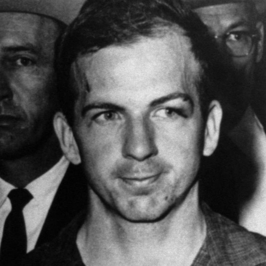 Lee Harvey Oswald: varias investigaciones gubernamentales concluyeron que Oswald disparó y mató a Kennedy en Dallas.