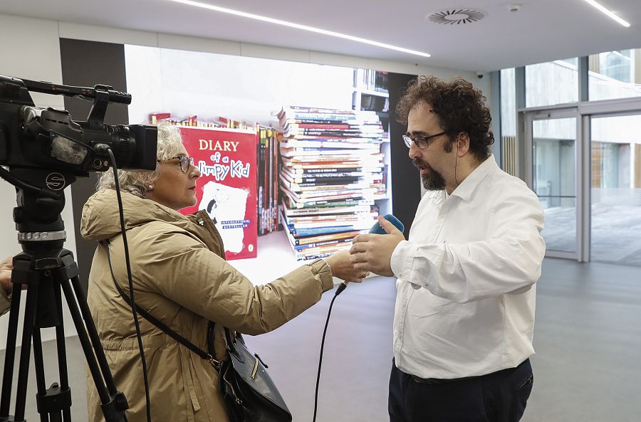 El director del colegio Aldapeta María Ikastetxea de San Sebastián, José Eizmendi hace unas declaraciones sobre los chats que se investigan por su contenido pornográfico, machista y homófobo