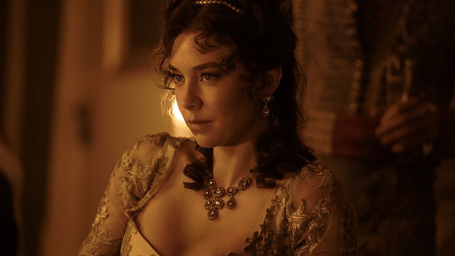 Vanessa Kirby, como Josefina.
