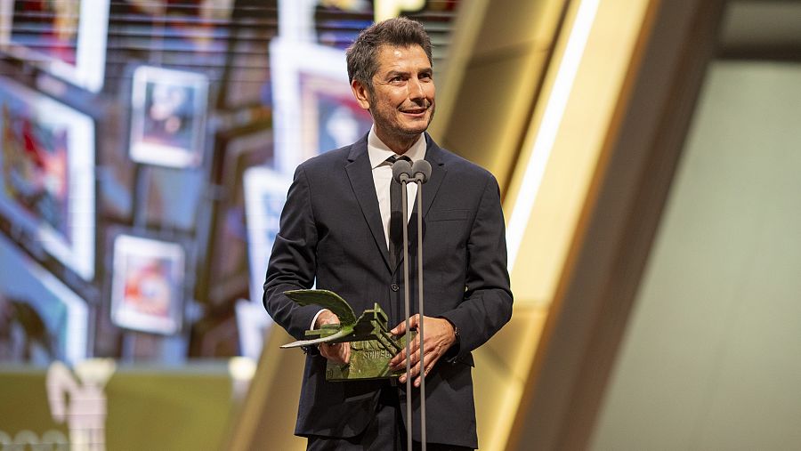 Carlos del Amor agradeciendo el premio