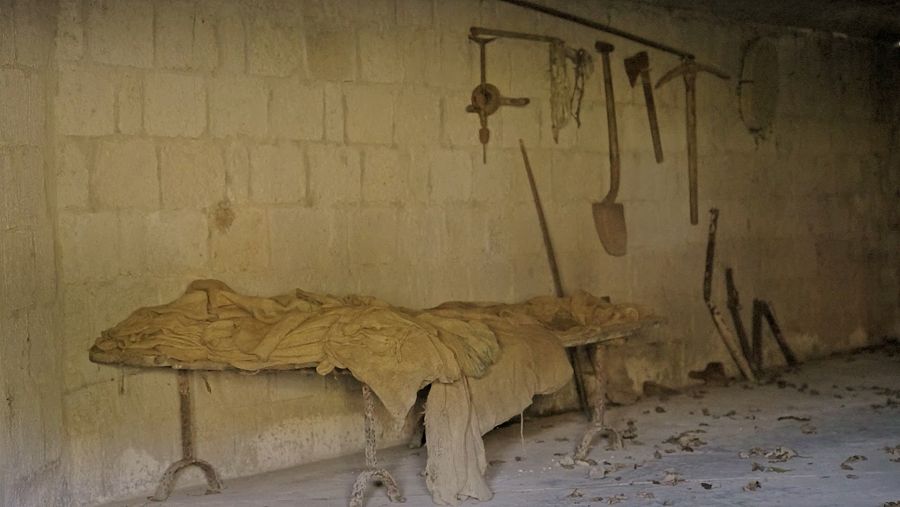 Imatge d'un refugi del camí de la retirada republicana a la Vall de Camprodon.