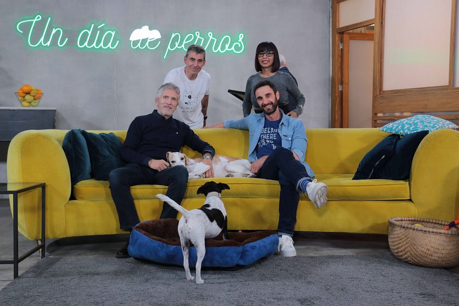 Dani Rovira con Fernando Marlaska y el equipo del programa