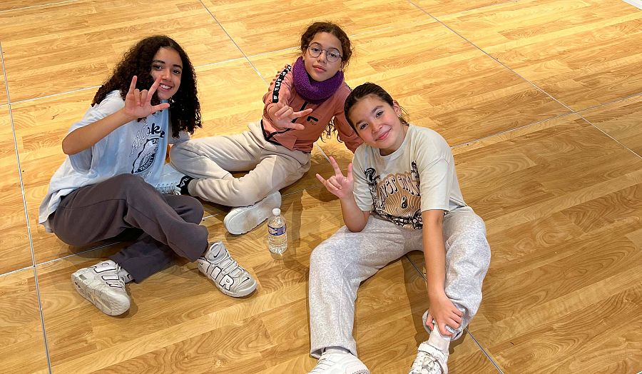 Sandra, Evelyn y Elia durante el ensayo