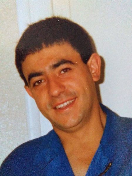 Retrato de un joven adolescente sonriendo