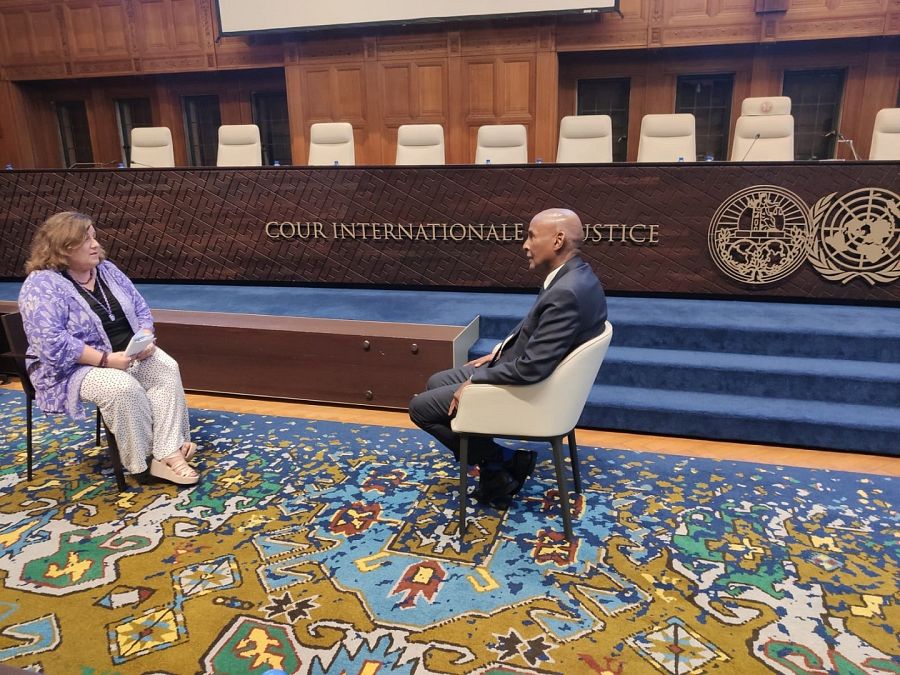 Pilar Requena entrevista al juez Yusuf Corte Internacional de Justicia