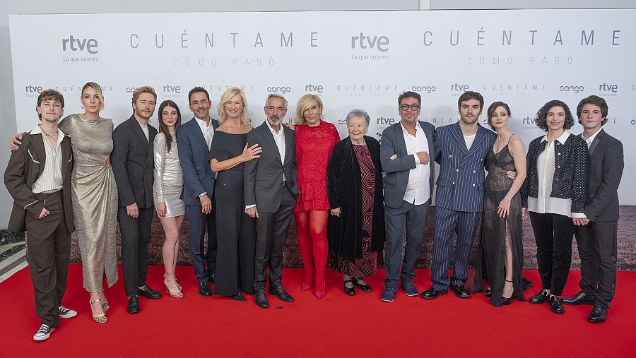 Javier Cuadrado y Miguel Ángel Bernadeau (Ganga) y María Eizaguirre (RTVE) se sumaron a la familia Alcántara en la despedida de la serie