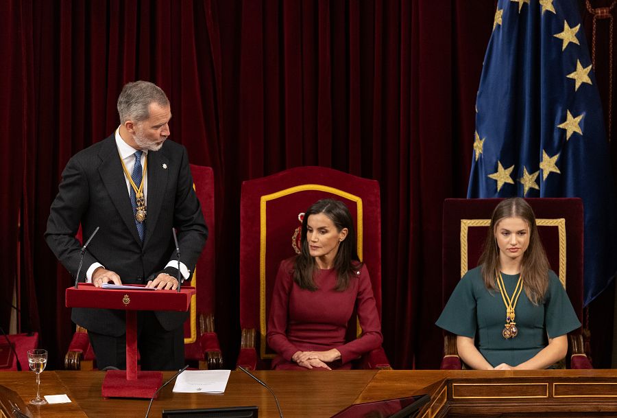 Apertura Cortes: discurso del rey durante el acto solemne de apertura de la XV legislatura