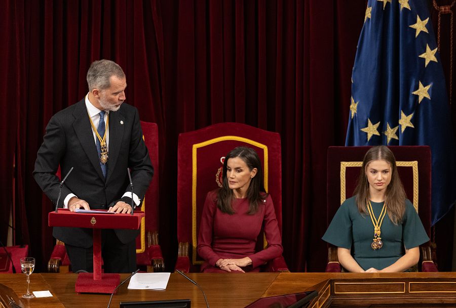 Apertura Cortes: discurso del rey durante el acto solemne de apertura de la XV legislatura