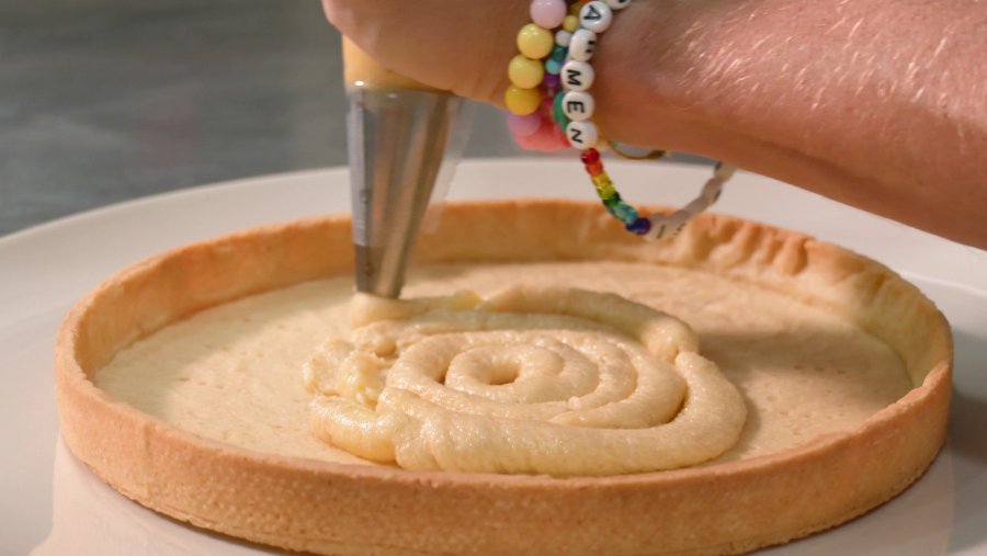 Rellenar el molde con la crema de almendra