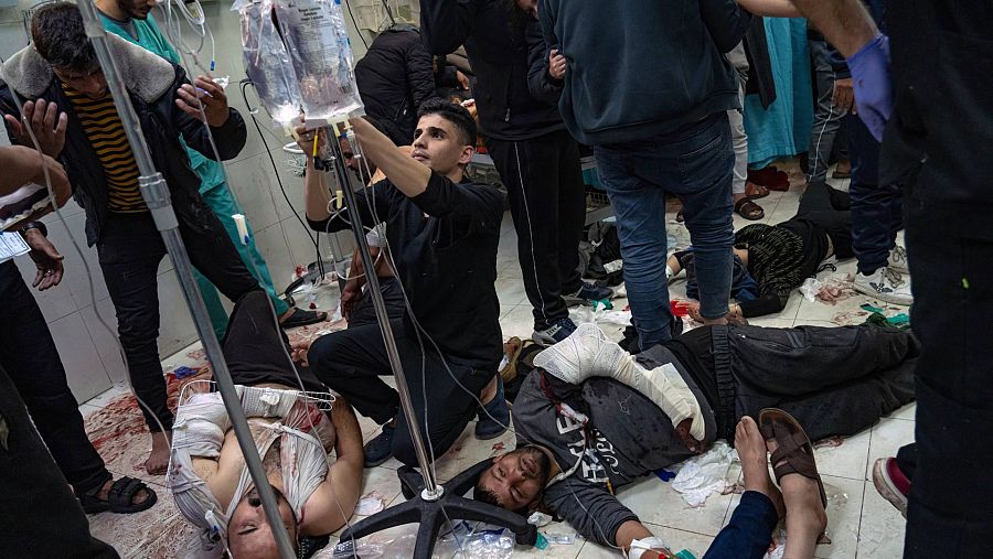 Heridos se amontonan en un hospital en Jan Yunis