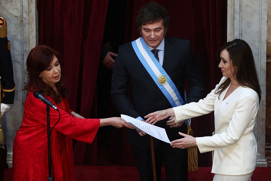 Toma de posesión de Milei: Cristina Fernández de Kirchner, Javier Milei y Victoria Villarruel