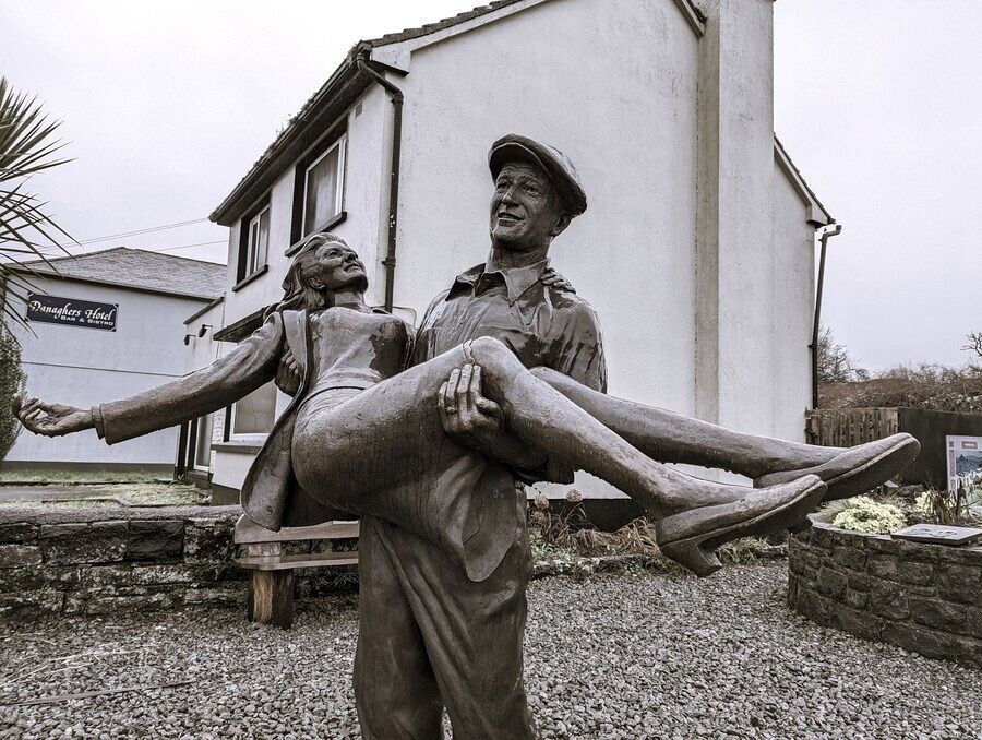 Estatua de la película en Cong, el pueblo de 'El hombre tranquilo'