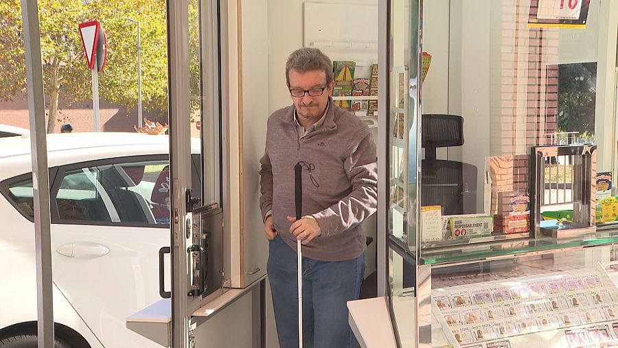 David es huérfano por violencia de género desde 1989 y gracias a la ONCE salió adelante