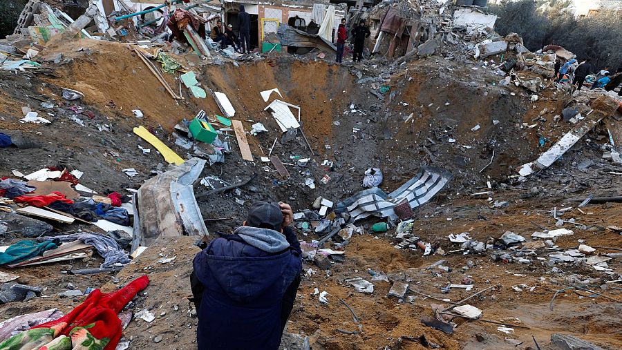 Lugar de uno de los bombardeos sobre casas en Ráfah, en el sur de Gaza, este martes. REUTERS/Mohammed Salem