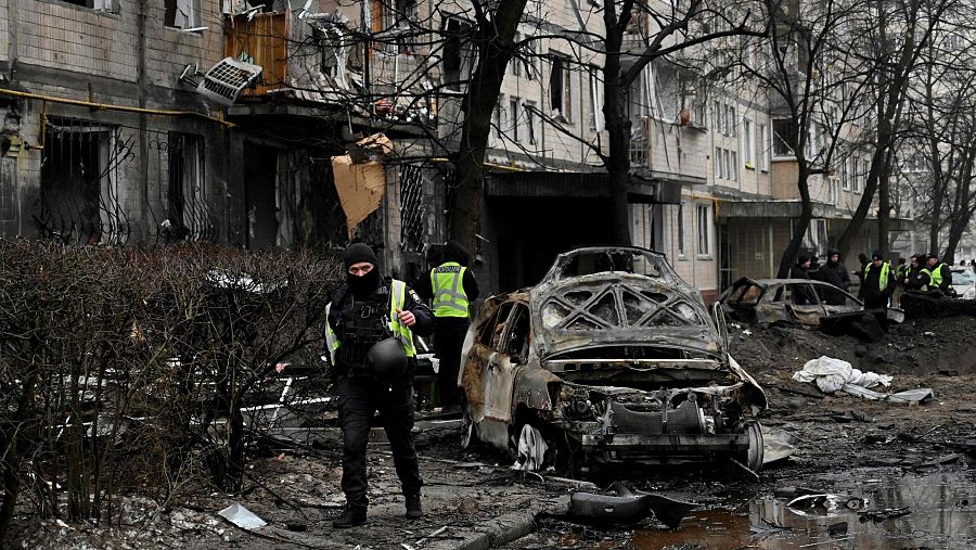 Daños en un barrio residencial de Kiev tras bombardeo ruso el 13/12/2023. 