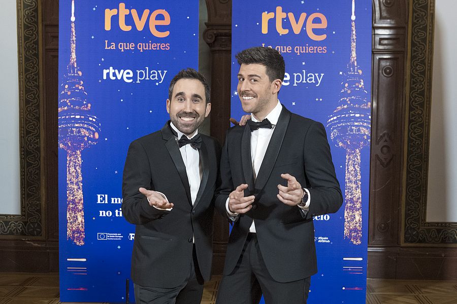 Aitor Albizua y Rodrigo Vázquez, dos de los presentadores de Telepasión 2023