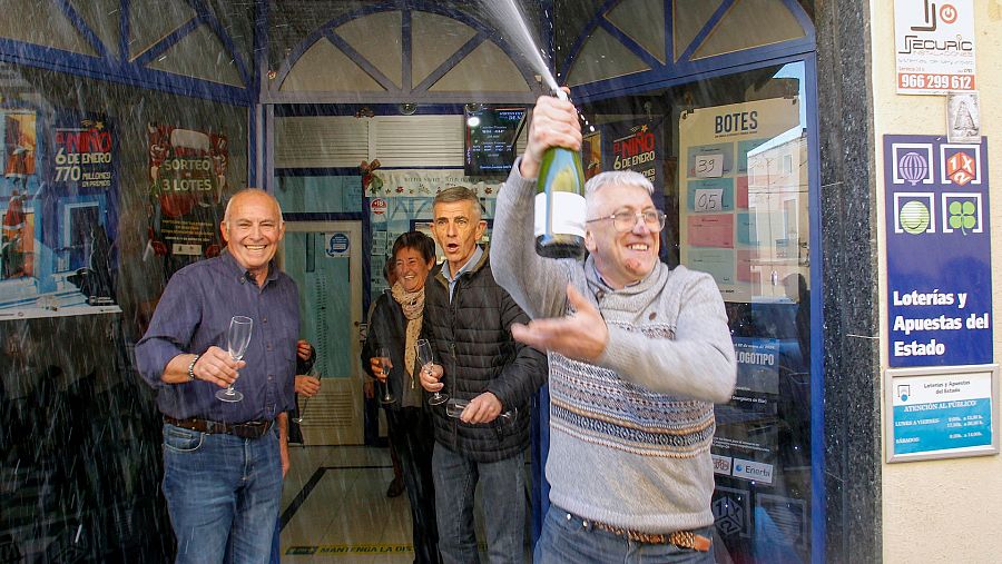 Lotería de Navidad 2023, mejores imágenes: segundo premio en Biar