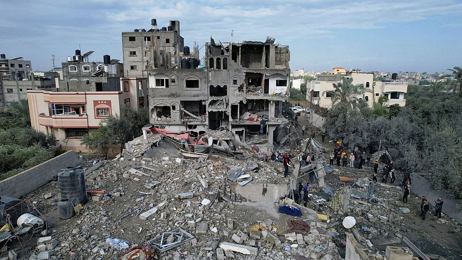 Efectos de los bombardeos en el campo de refugiados de Al Maghazi