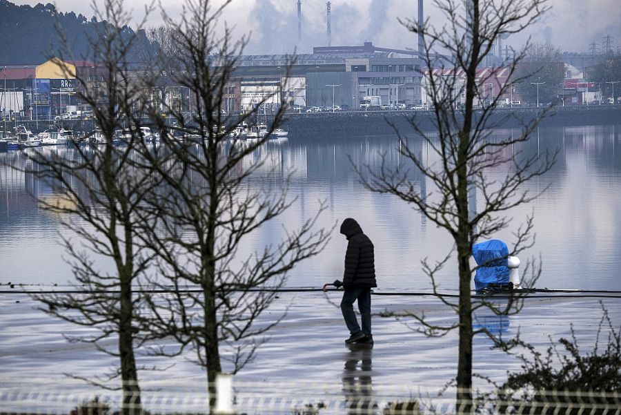 La entrada de un frente atlántico dejará lluvias en el norte y mínimas muy bajas en el sur