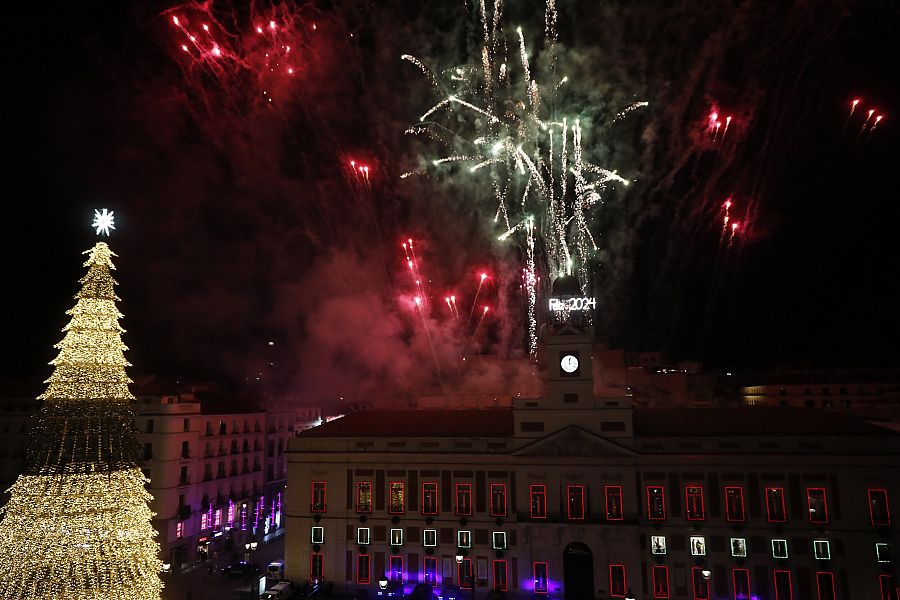 Campanadas por el año nuevo en la Puerta del Sol en Madrid
