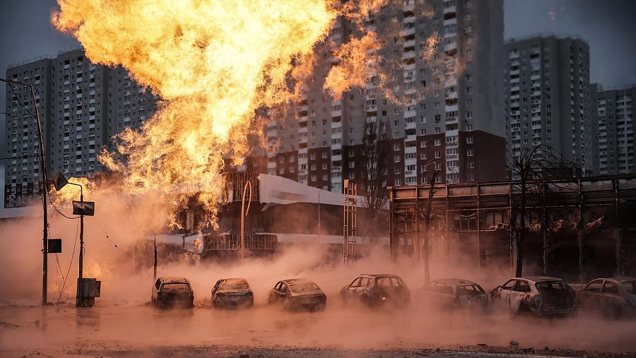 Vista de un incendio tras el bombardeo ruso contra Kiev el 2 de enero