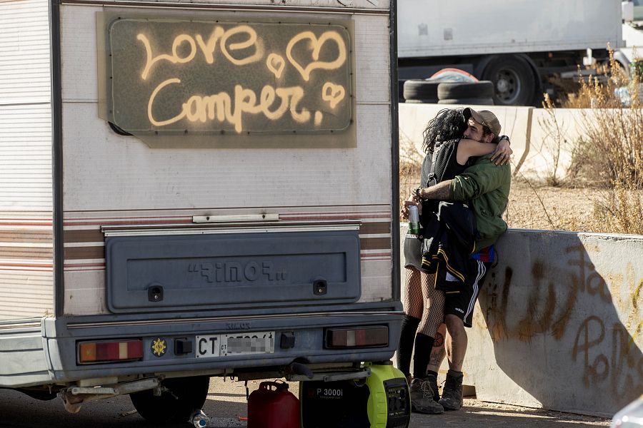 5.000 jóvenes se concentran en una fiesta clandestina en Fuente Álamo (Murcia)