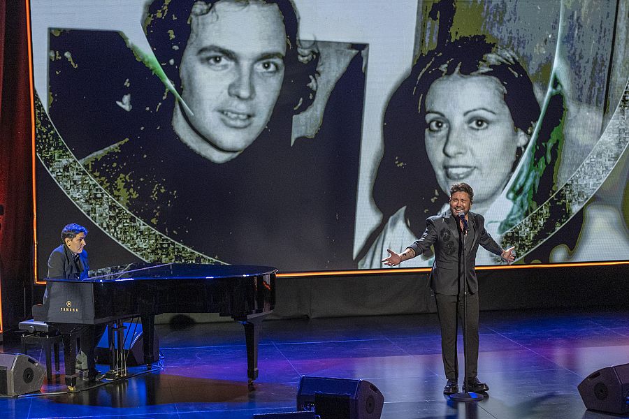 Miguel Poveda, invitado a la gala homenaje a Maria Teresa Campos