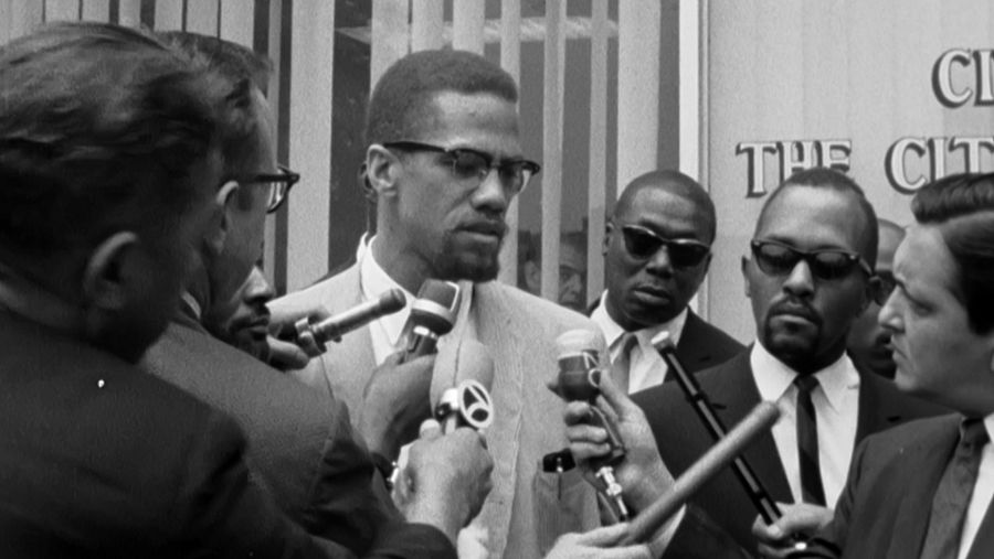 Malcolm X con periodistas