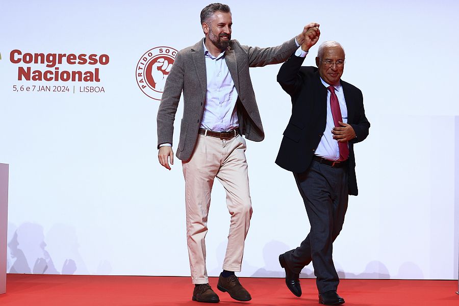 António Costa (d) y el nuevo Secretario General del PS, Pedro Nuno Santos (i)