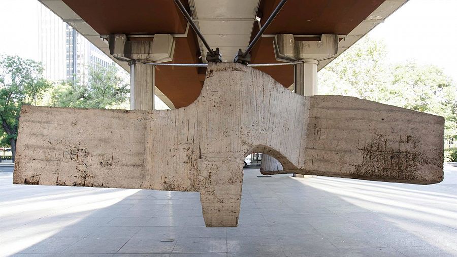 Lugar de encuentros III, o La sirena varada, obra de Eduardo Chillida en el paseo de la Castellana, en el Museo de Escultura al Aire Libre de Madrid