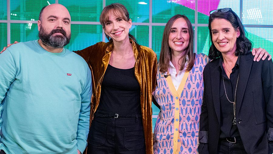 Aina Clotet, Julia Varela y los colaboradores Miguel López -'El Hematocrítico'- y la pedagoga Mar Romera