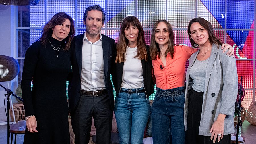La actriz Bárbara Goenaga y el político Borja Sémper, junto a Julia Varela y las expertas Diana Jiménez y Mariana Capurro